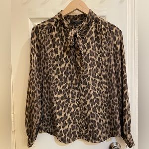 Banana Republic Animal Print Bow Collar Blouse Size XS
